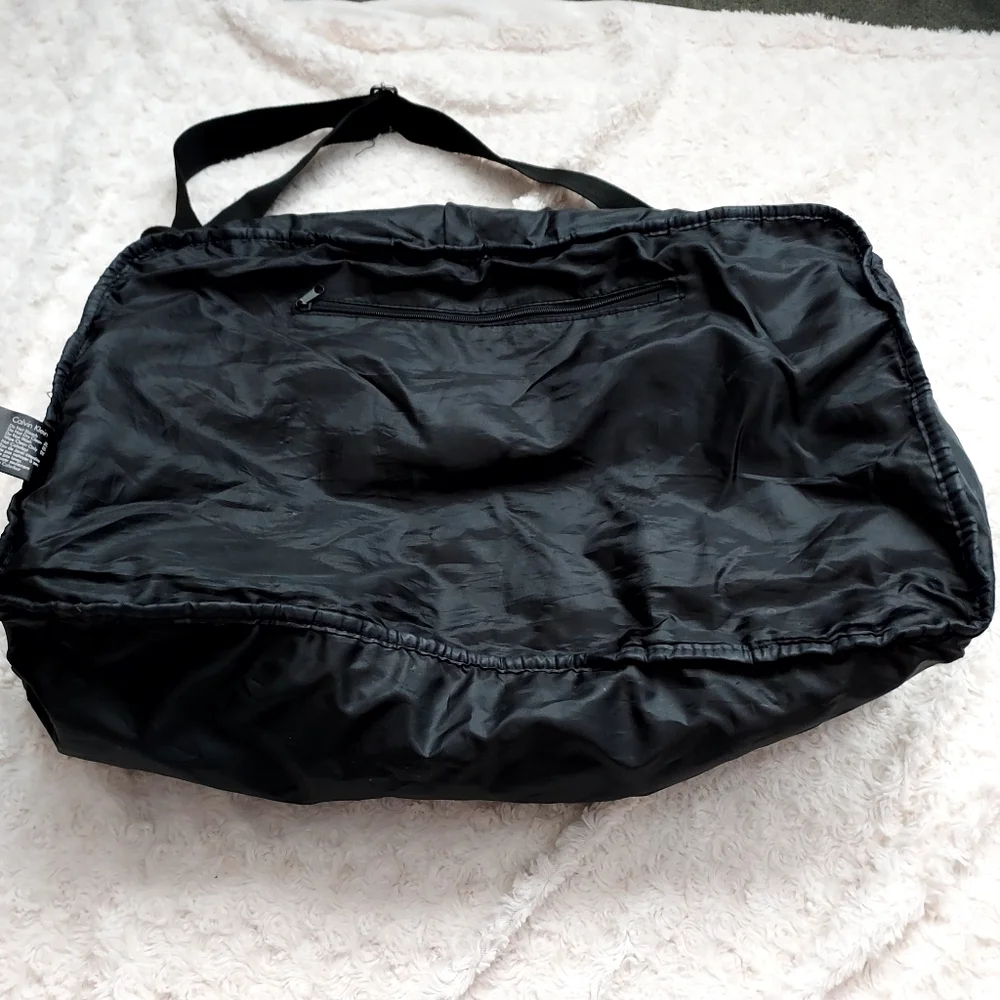 Calvin Klein large lightweight black duffle Carry On travel tote bag